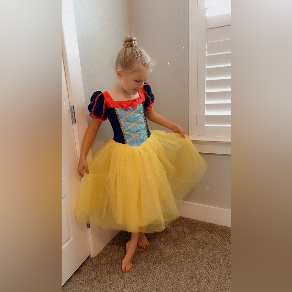 Snow White children’s play costume!
